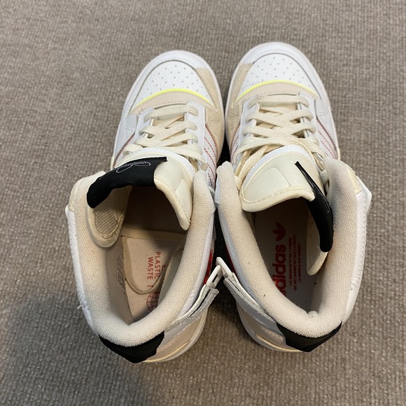 Athletic_Shoes